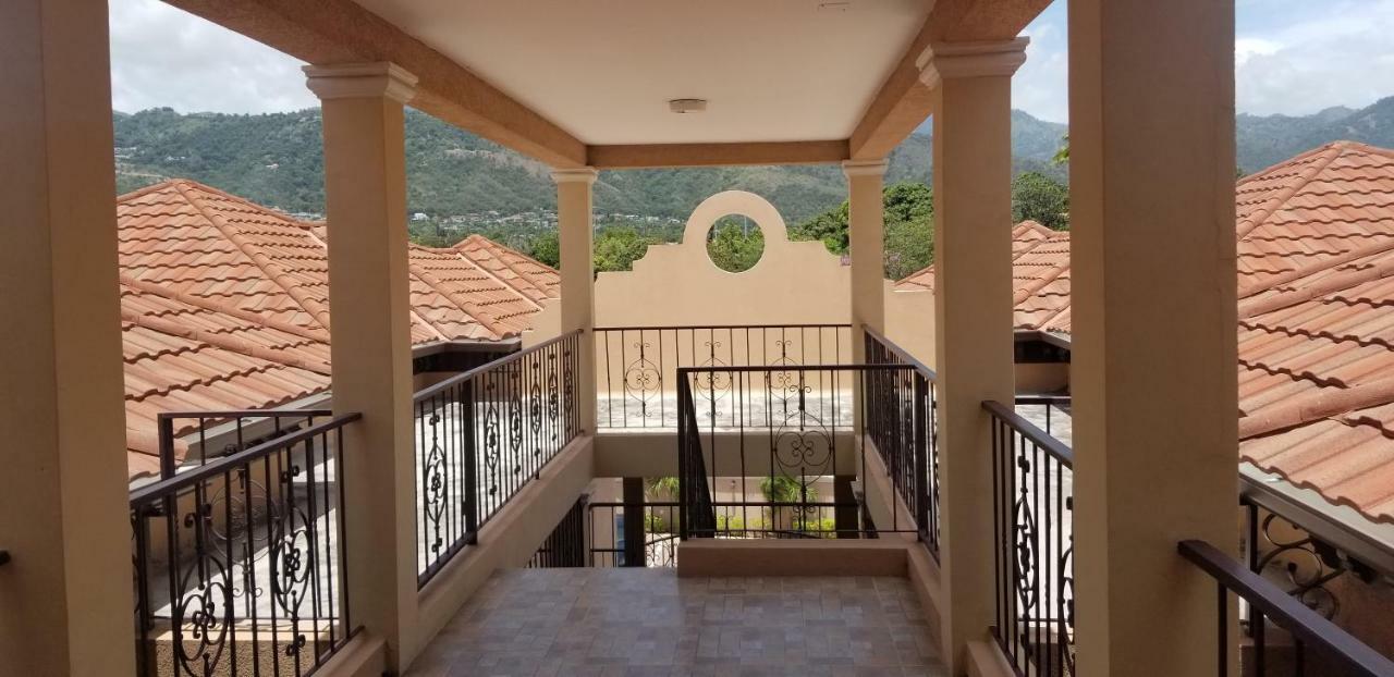 Apt 12, Executive Suites Ja - Palms Enfield المظهر الخارجي الصورة